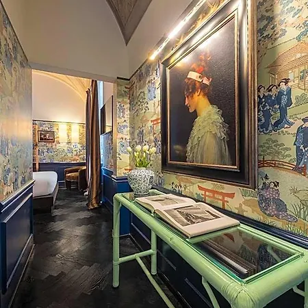 V Collection Condotti Hotel *