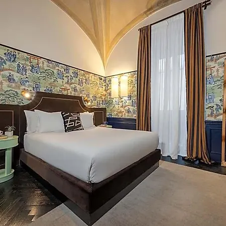 V Collection Condotti Hotel *